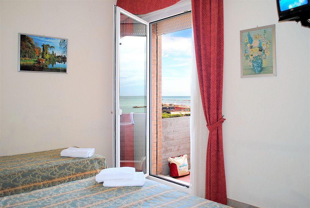 ראבנה Hotel Marina Beach - Azzurro Club מראה חיצוני תמונה
