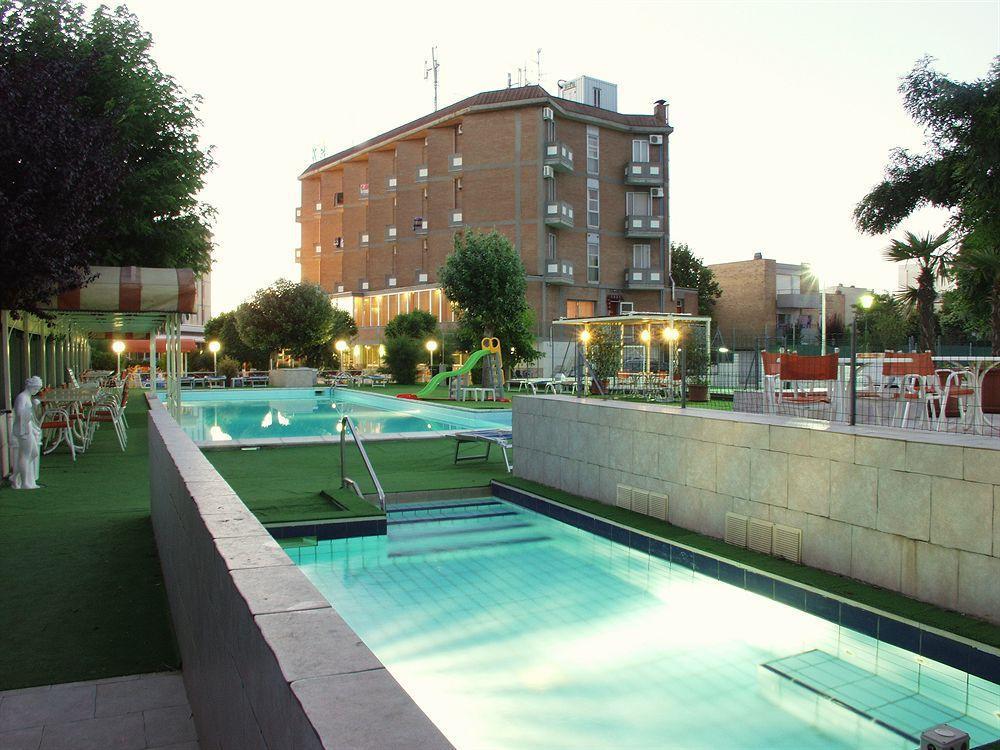 ראבנה Hotel Marina Beach - Azzurro Club מראה חיצוני תמונה