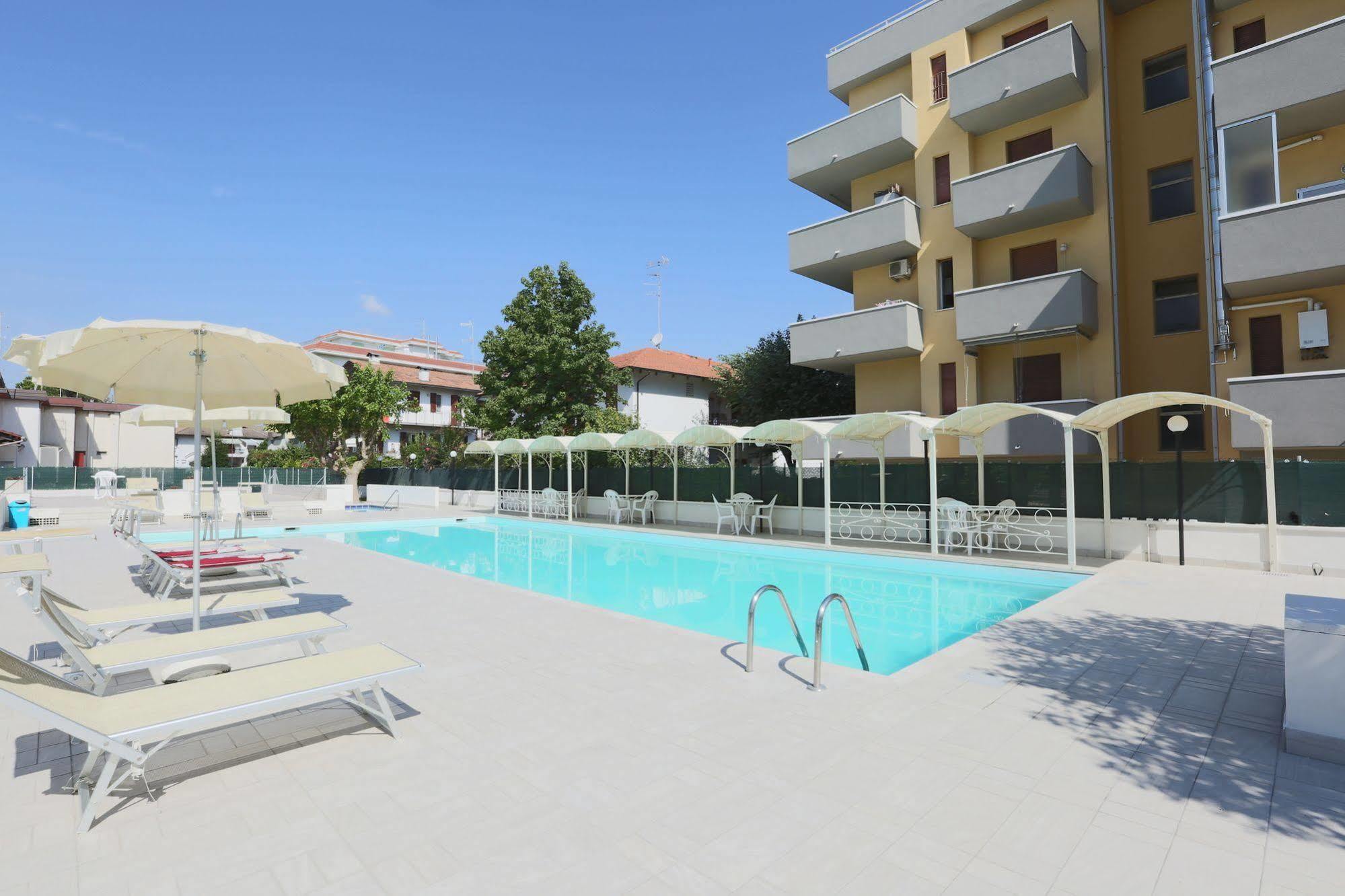 ראבנה Hotel Marina Beach - Azzurro Club מראה חיצוני תמונה
