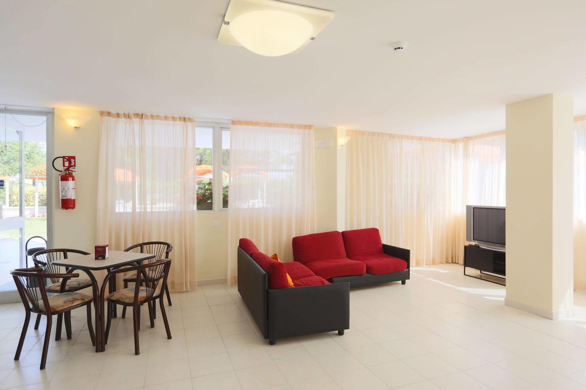 ראבנה Hotel Marina Beach - Azzurro Club מראה חיצוני תמונה