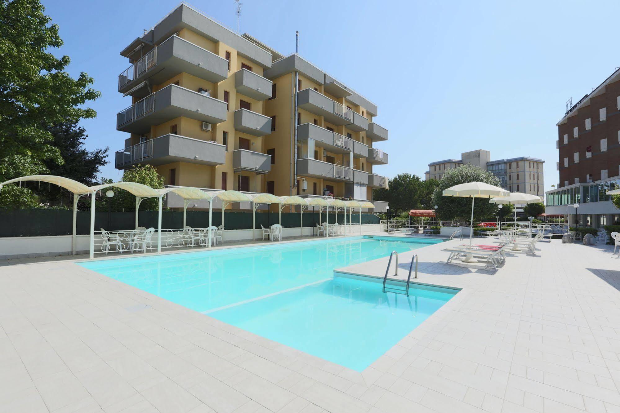 ראבנה Hotel Marina Beach - Azzurro Club מראה חיצוני תמונה