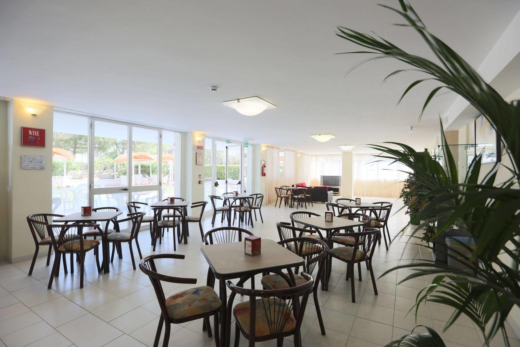 ראבנה Hotel Marina Beach - Azzurro Club מראה חיצוני תמונה